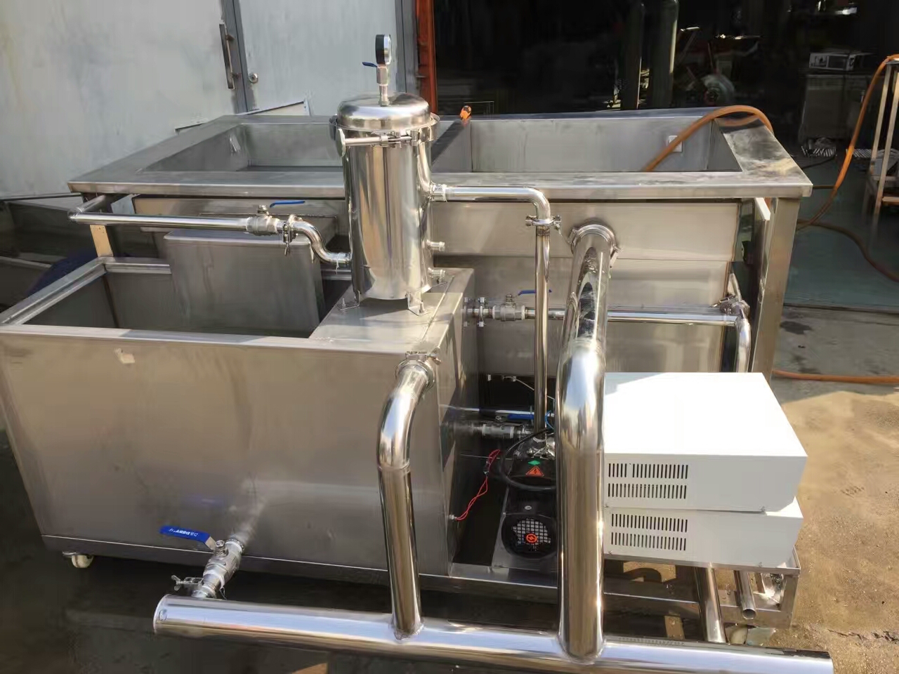 超声波清洗机生产厂家操作时使用什么液体？