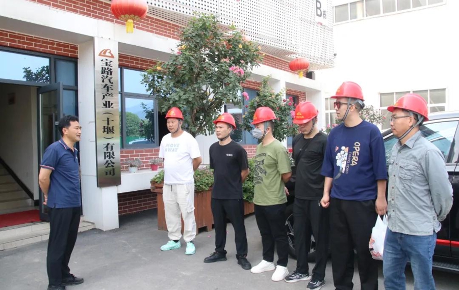 云顶集团汽车与市劳动就业训练中心携试炱解高端专用车产业技工欠缺瓶颈